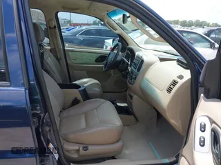 2003 Ford Escape Limited z VIN 1FMCU94163KA63424, wystawiony jako IAAI lot #42737023 z przebiegiem 137 918 mil mil oraz . Historia ofert i sprzedaży dostępna na DreamBid. Obrazek 5.