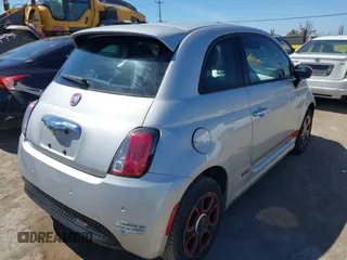 2014 FIAT 500e z VIN 3C3CFFGE8ET175918, wystawiony jako IAAI lot #42226000 z przebiegiem 31 656 mil mil oraz . Historia ofert i sprzedaży dostępna na DreamBid. Obrazek 4.