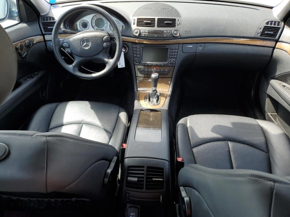 2008 Mercedes-Benz E 350 Luxury z VIN WDBUF56X98B359198, wystawiony jako Copart lot #57625445 z przebiegiem 69 973 mil mil oraz Szkoda całkowita • Salvage title. Historia ofert i sprzedaży dostępna na DreamBid. Obrazek 8.