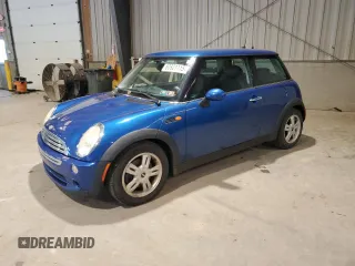 2006 MINI Hardtop z VIN WMWRC33506TJ77806, wystawiony jako Copart lot #60921115 z przebiegiem 86 927 mil mil oraz Czysty tytuł • Clean title. Historia ofert i sprzedaży dostępna na DreamBid. Obrazek 1.
