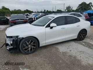 2020 Volvo S60 Momentum with VIN 7JR102FK1LG064974, listed as a Copart auction lot 57457794 with 32,520 mi miles and Salvage Title. Bid and sale history available at carsss.com. Image 1.