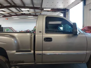 2000 GMC New Sierra 1500 SLE with VIN 1GTEK14T6YZ342215, listed as a IAAI auction lot 42023647 with 142,649 mi miles. Bid and sale history available at carsss.com. Image 14.