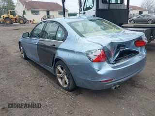 2013 BMW 3 Series 328i xDrive z VIN WBA3B3C53DF531564, wystawiony jako IAAI lot #41927678 z przebiegiem Nie podano mil oraz . Historia ofert i sprzedaży dostępna na DreamBid. Obrazek 3.