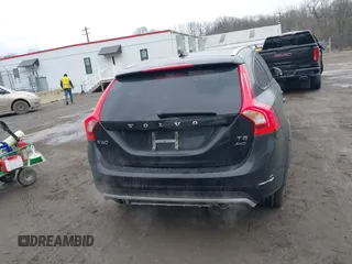 2016 Volvo V60 Cross Country T5 with VIN YV4612HK3G1003162, listed as a IAAI auction lot 41676518 with 150,064 mi miles. Bid and sale history available at carsss.com. Image 16.