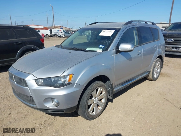 2013 Mitsubishi Outlander SE with VIN JA4AS3AW2DU014140, listed as a IAAI auction lot 41771630 with 197,318 mi miles. Bid and sale history available at carsss.com. Image 2.