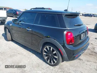 2020 MINI Hardtop Cooper S z VIN WMWXR5C07L2L55038, wystawiony jako IAAI lot #42031685 z przebiegiem 20 629 mil mil oraz . Historia ofert i sprzedaży dostępna na DreamBid. Obrazek 3.