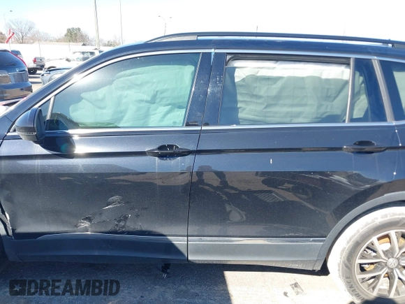 2021 Volkswagen Tiguan SE z VIN 3VV3B7AX4MM095811, wystawiony jako IAAI lot #41476490 z przebiegiem 25 668 mil mil oraz . Historia ofert i sprzedaży dostępna na DreamBid. Obrazek 13.