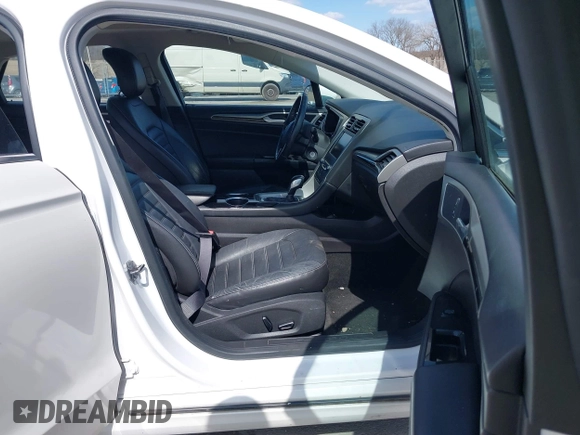 2013 Ford Fusion SE Hybrid with VIN 3FA6P0LU0DR123488, listed as a IAAI auction lot 41869121 with 176,287 mi miles. Bid and sale history available at carsss.com. Image 5.