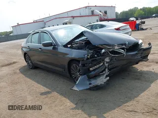 2018 BMW 5 Series 530i xDrive z VIN WBAJA7C52JWA74679, wystawiony jako IAAI lot #42411955 z przebiegiem 93 559 mil mil oraz . Historia ofert i sprzedaży dostępna na DreamBid. Obrazek 1.