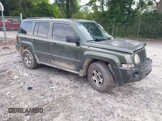 2008 Jeep Patriot Sport with VIN 1J8FT28W28D713825, listed as a IAAI auction lot 42471636 with 227,898 mi miles and . Bid and sale history available at DreamBid. Image 1.