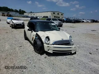 2006 MINI Hardtop с VIN WMWRC33516TK70432, выставлен на аукционе Copart как лот 62157605 с пробегом 139 823 миль миль и Списание • Salvage title. История ставок и продаж доступна на DreamBid. Изображение 14.