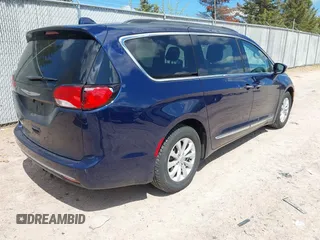 2017 Chrysler Pacifica Touring L with VIN 2C4RC1BG7HR514864, listed as a IAAI auction lot 42187845 with 86,774 mi miles and . Bid and sale history available at DreamBid. Image 4.