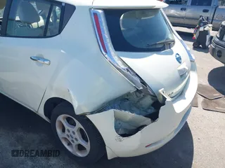 2011 Nissan LEAF SL-e z VIN JN1AZ0CP1BT007790, wystawiony jako IAAI lot #41943215 z przebiegiem 62 468 mil mil oraz . Historia ofert i sprzedaży dostępna na DreamBid. Obrazek 6.