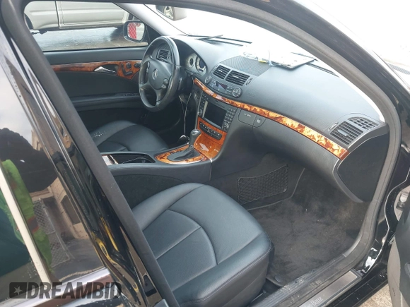 2009 Mercedes-Benz E-Class Luxury 3.5L with VIN WDBUF56X79B438094, listed as a IAAI auction lot 41524000 with 135,933 mi miles. Bid and sale history available at carsss.com. Image 5.