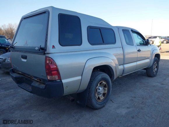 2006 Toyota Tacoma with VIN 5TEUX42N36Z198207, listed as a IAAI auction lot 41893976 with 215,738 mi miles. Bid and sale history available at carsss.com. Image 4.