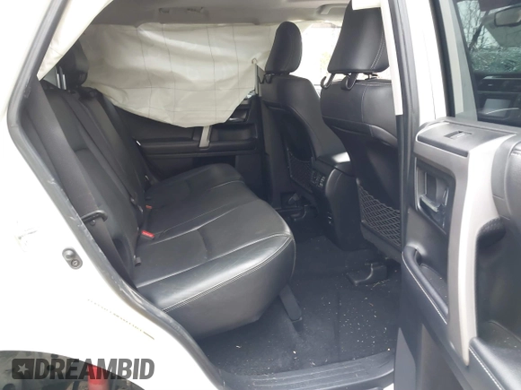 2018 Toyota 4Runner SR5 z VIN JTEBU5JR2J5563719, wystawiony jako IAAI lot #41795840 z przebiegiem Nie podano mil oraz . Historia ofert i sprzedaży dostępna na DreamBid. Obrazek 8.
