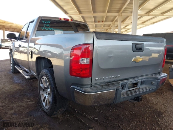 2007 Chevrolet Silverado 1500 Work Truck with VIN 2GCEC19C871592827, listed as a IAAI auction lot 41960690 with 193,154 mi miles. Bid and sale history available at carsss.com. Image 3.