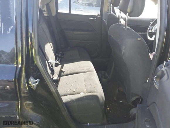 2015 Jeep Patriot Sport with VIN 1C4NJPBB8FD274140, listed as a IAAI auction lot 41444121 with 111,195 mi miles. Bid and sale history available at carsss.com. Image 8.