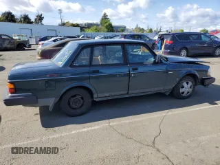 1993 Volvo 240 с VIN YV1AS8317P1486371, выставлен на аукционе Copart как лот 51696735 с пробегом 118 630 миль миль и Списание • Salvage title. История ставок и продаж доступна на DreamBid. Изображение 3.
