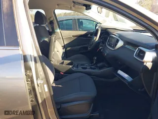 2018 Kia Sorento L with VIN 5XYPG4A31JG418508, listed as a IAAI auction lot 41660742 with 109,647 mi miles. Bid and sale history available at carsss.com. Image 5.