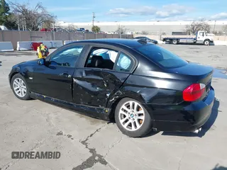 2006 BMW 3 Series 325i with VIN WBAVB17546NK38630, listed as a IAAI auction lot 41819268 with 132,462 mi miles. Bid and sale history available at carsss.com. Image 3.