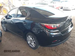 2016 Scion iA z VIN 3MYDLBZV2GY102744, wystawiony jako IAAI lot #42118048 z przebiegiem 128 772 mil mil oraz . Historia ofert i sprzedaży dostępna na DreamBid. Obrazek 3.