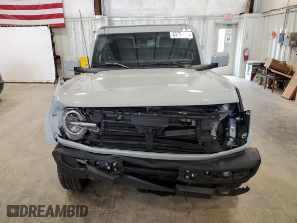 2022 Ford Bronco z VIN 1FMEE5DP8NLB90711, wystawiony jako Copart lot #63755395 z przebiegiem 22 660 mil mil oraz Szkoda całkowita • Salvage title. Historia ofert i sprzedaży dostępna na DreamBid. Obrazek 5.