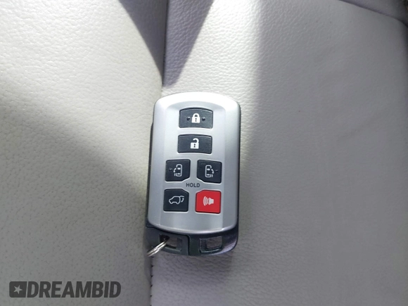 2019 Toyota Sienna XLE Auto Access Seat with VIN 5TDYZ3DC5KS977360, listed as a IAAI auction lot 41911897 with 71,200 mi miles. Bid and sale history available at carsss.com. Image 11.