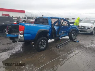 2017 Toyota Tacoma SR5 with VIN 5TFCZ5AN5HX104657, listed as a IAAI auction lot 41937797 with 116,320 mi miles and . Bid and sale history available at carsss.com. Image 4.
