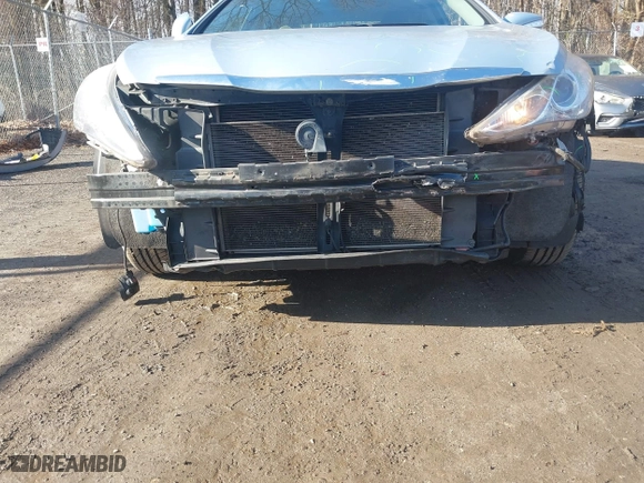 2013 Hyundai Sonata SE with VIN 5NPEC4AC3DH639723, listed as a IAAI auction lot 41512518 with 111,731 mi miles. Bid and sale history available at carsss.com. Image 6.