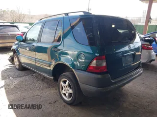 1998 Mercedes-Benz M-Class with VIN 4JGAB54E0WA024864, listed as a IAAI auction lot 39138301 with 200,546 mi miles. Bid and sale history available at carsss.com. Image 3.