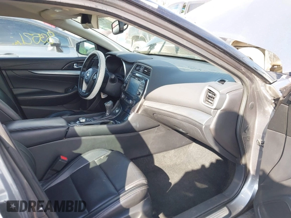 2016 Nissan Maxima SV z VIN 1N4AA6AP5GC412767, wystawiony jako IAAI lot #41650129 z przebiegiem 83 521 mil mil oraz . Historia ofert i sprzedaży dostępna na DreamBid. Obrazek 5.