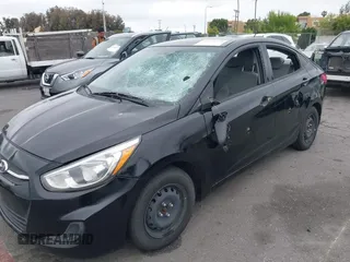 2015 Hyundai Accent GLS z VIN KMHCT4AE8FU827019, wystawiony jako IAAI lot #42179517 z przebiegiem 52 039 mil mil oraz . Historia ofert i sprzedaży dostępna na DreamBid. Obrazek 6.