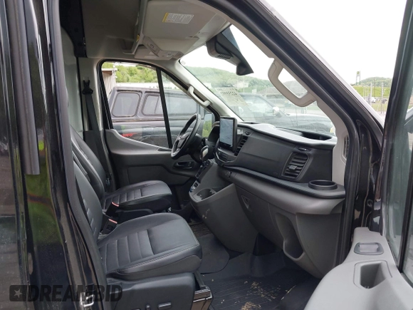 2022 Ford Transit Cargo z VIN 1FTBF4UG4NKA60882, wystawiony jako IAAI lot #42255992 z przebiegiem 2 977 mil mil oraz . Historia ofert i sprzedaży dostępna na DreamBid. Obrazek 5.
