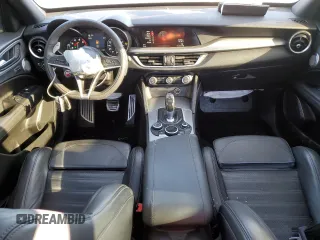 2018 Alfa Romeo Stelvio Ti Sport z VIN ZASFAKNN3J7B98256, wystawiony jako Copart lot #87103094 z przebiegiem 69 666 mil mil oraz Szkoda całkowita • Salvage title. Historia ofert i sprzedaży dostępna na DreamBid. Obrazek 8.