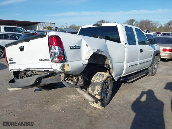 2003 Chevrolet Silverado 1500 LS with VIN 2GCEC19T231309266, listed as a IAAI auction lot 41304199 with 181,761 mi miles. Bid and sale history available at carsss.com. Image 4.