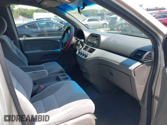 2008 Honda Odyssey LX z VIN 5FNRL382X8B056904, wystawiony jako IAAI lot #42530609 z przebiegiem 238 793 mil mil oraz . Historia ofert i sprzedaży dostępna na DreamBid. Obrazek 5.
