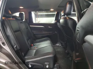 2016 Toyota Highlander XLE z VIN 5TDJKRFH0GS500635, wystawiony jako Copart lot #55602525 z przebiegiem 108 930 mil mil oraz Czysty tytuł • Clean title. Historia ofert i sprzedaży dostępna na DreamBid. Obrazek 11.