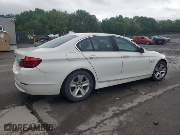 2013 BMW 5 Series 528i xDrive z VIN WBAXH5C51DD106531, wystawiony jako Copart lot #57631545 z przebiegiem 133 926 mil mil oraz Szkoda całkowita • Salvage title. Historia ofert i sprzedaży dostępna na DreamBid. Obrazek 3.