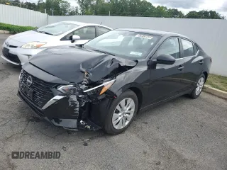2025 Nissan Sentra S z VIN 3N1AB8BV6SY304550, wystawiony jako Copart lot #57815045 z przebiegiem 3078 mil mil oraz Szkoda całkowita • Salvage title. Historia ofert i sprzedaży dostępna na DreamBid. Obrazek 1.