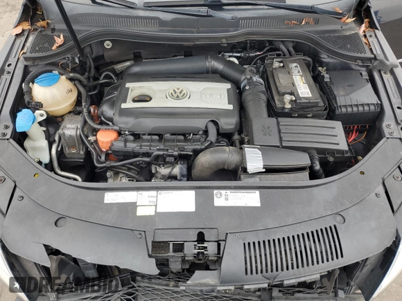 2013 Volkswagen CC Sport with VIN WVWBP7ANXDE513000, listed as a Copart auction lot 84516884 with 132,485 mi miles and Clean Title. Bid and sale history available at carsss.com. Image 11.