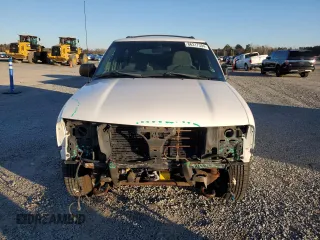 2001 GMC Jimmy SLS Comfort/Convenience with VIN 1GKCT18W01K173918, listed as a Copart auction lot 86317304 with 0 mi miles and Salvage Title. Bid and sale history available at carsss.com. Image 5.
