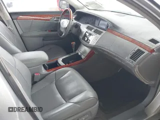 2007 Toyota Avalon XL z VIN 4T1BK36B47U181597, wystawiony jako IAAI lot #42379153 z przebiegiem 172 022 mil mil oraz . Historia ofert i sprzedaży dostępna na DreamBid. Obrazek 5.