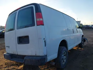 2012 Chevrolet Express Cargo z VIN 1GCSGAFX1C1102968, wystawiony jako IAAI lot #41465329 z przebiegiem 185 998 mil mil oraz . Historia ofert i sprzedaży dostępna na DreamBid. Obrazek 4.