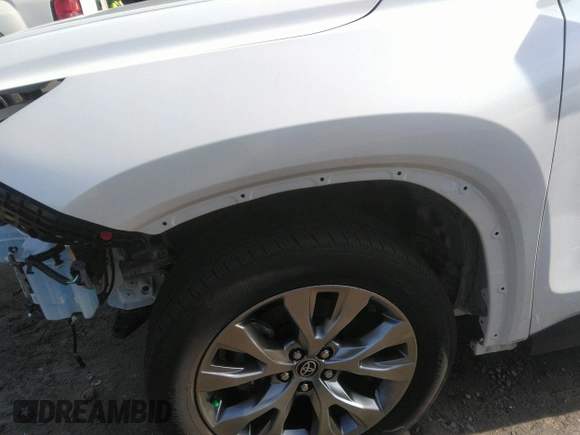 2024 Toyota Highlander XLE z VIN 5TDAAAA51RS004067, wystawiony jako IAAI lot #41421260 z przebiegiem 33 536 mil mil oraz . Historia ofert i sprzedaży dostępna na DreamBid. Obrazek 22.
