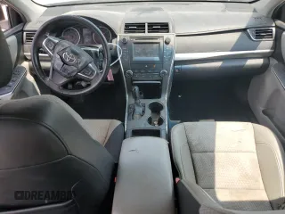 2015 Toyota Camry XLE z VIN 4T1BF1FK4FU039015, wystawiony jako Copart lot #59293295 z przebiegiem 130 335 mil mil oraz Szkoda całkowita • Salvage title. Historia ofert i sprzedaży dostępna na DreamBid. Obrazek 8.