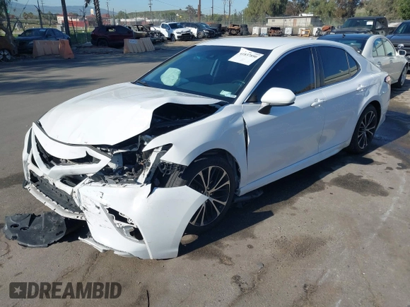 2020 Toyota Camry SE z VIN 4T1G11AK6LU929149, wystawiony jako IAAI lot #41837890 z przebiegiem 101 179 mil mil oraz . Historia ofert i sprzedaży dostępna na DreamBid. Obrazek 2.