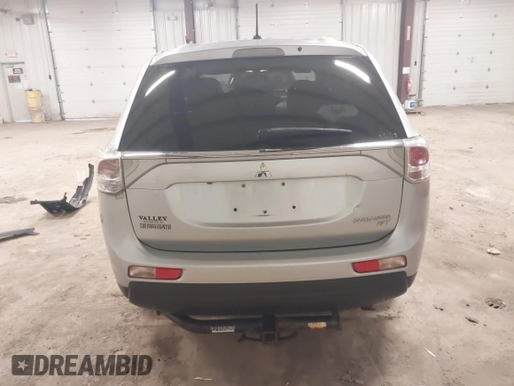 2014 Mitsubishi Outlander GT z VIN JA4JZ4AX6EZ015919, wystawiony jako IAAI lot #41811803 z przebiegiem 182 458 mil mil oraz . Historia ofert i sprzedaży dostępna na DreamBid. Obrazek 16.