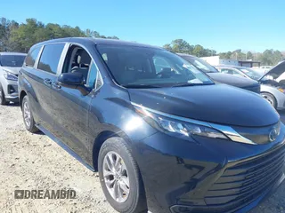 2024 Toyota Sienna LE with VIN 5TDKRKEC9RS185060, listed as a IAAI auction lot 41695763 with 20,673 mi miles. Bid and sale history available at carsss.com. Image 13.