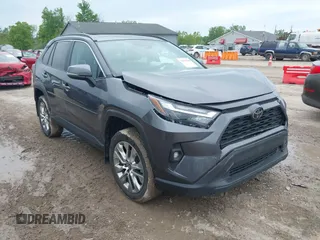 2024 Toyota RAV4 XLE Premium z VIN 2T3A1RFV9RC411142, wystawiony jako IAAI lot #42319590 z przebiegiem 18 585 mil mil oraz . Historia ofert i sprzedaży dostępna na DreamBid. Obrazek 1.